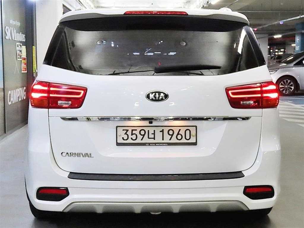 KIA Carnival - Vista 5