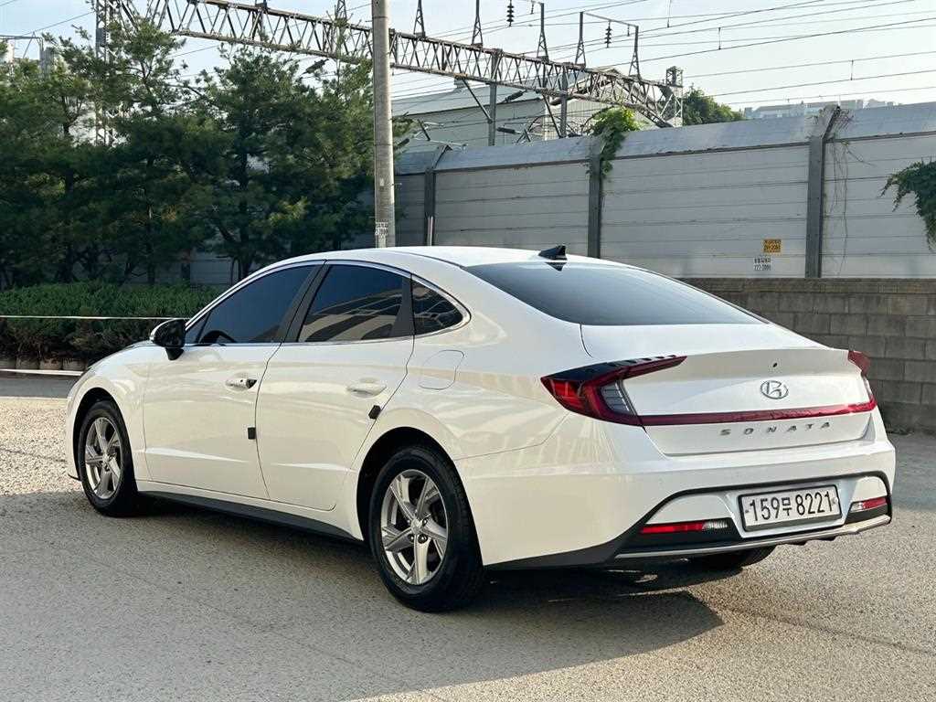HYUNDAI Sonata - Vista 3