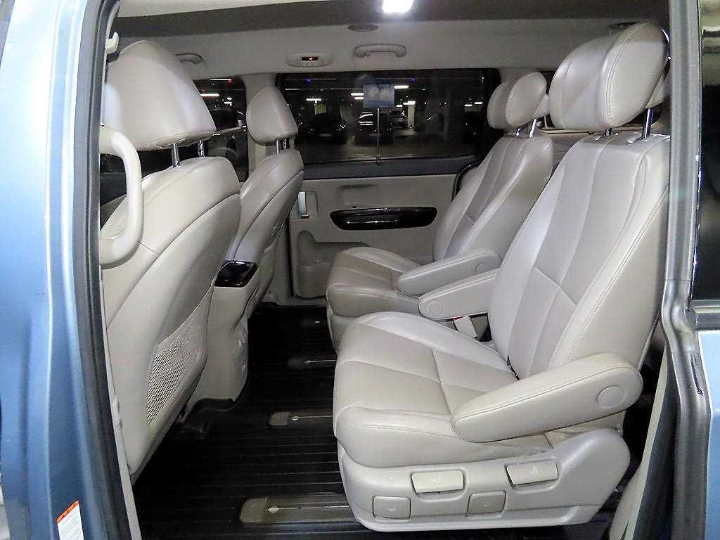 KIA Carnival - Vista 7