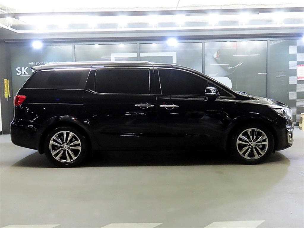 KIA Carnival - Vista 3