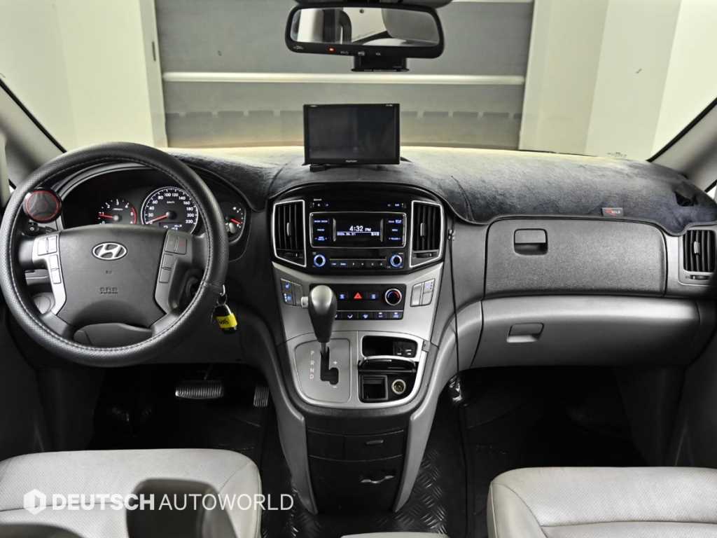HYUNDAI Starex - Vista 7