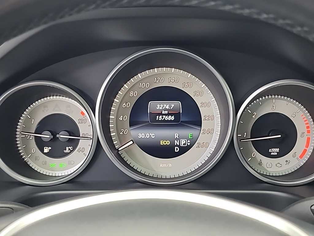 Mercedes Benz E class - Vista 6