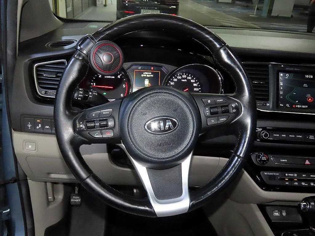KIA Carnival - Vista 8