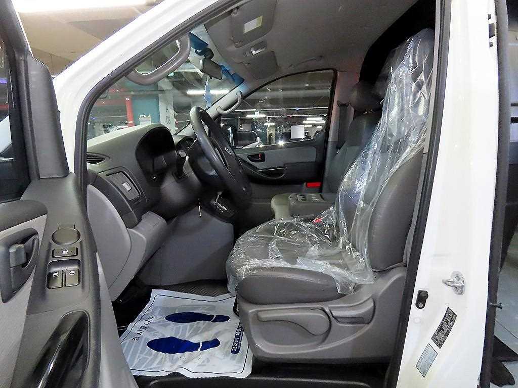HYUNDAI Starex - Vista 6