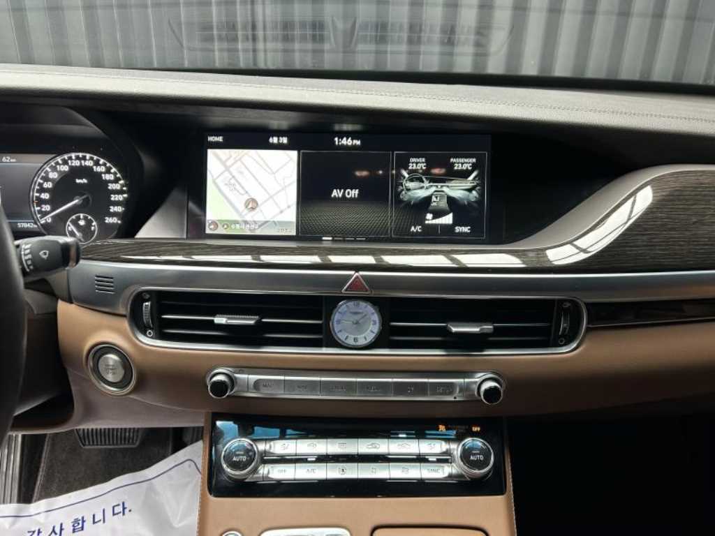 Genesis G90 - Vista 9