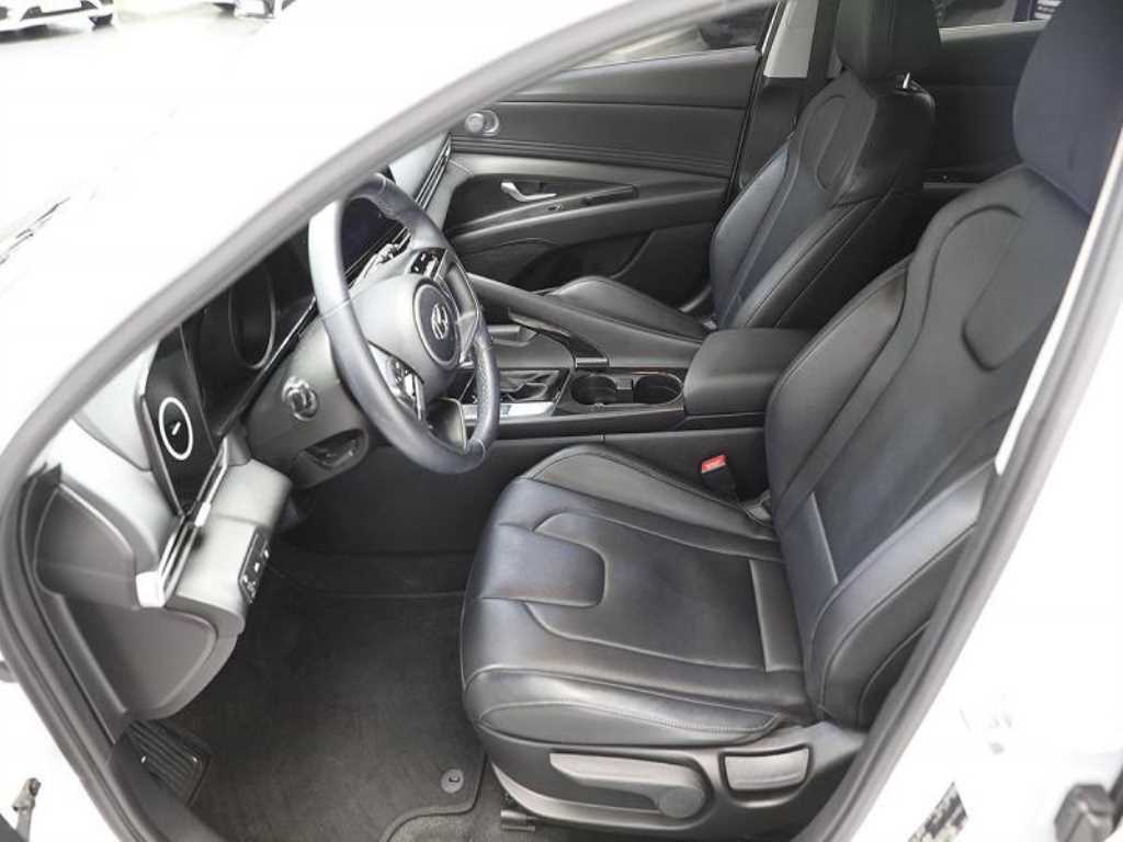 HYUNDAI Avante - Vista 9