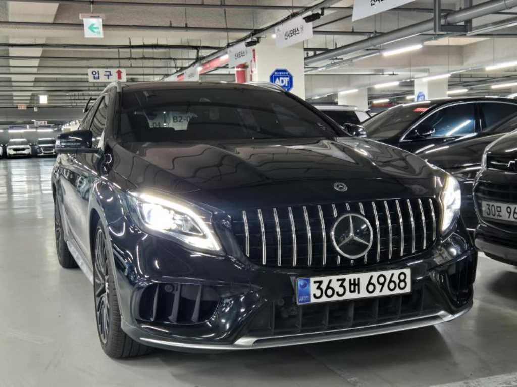 Mercedes Benz GLA Class - Vista 2