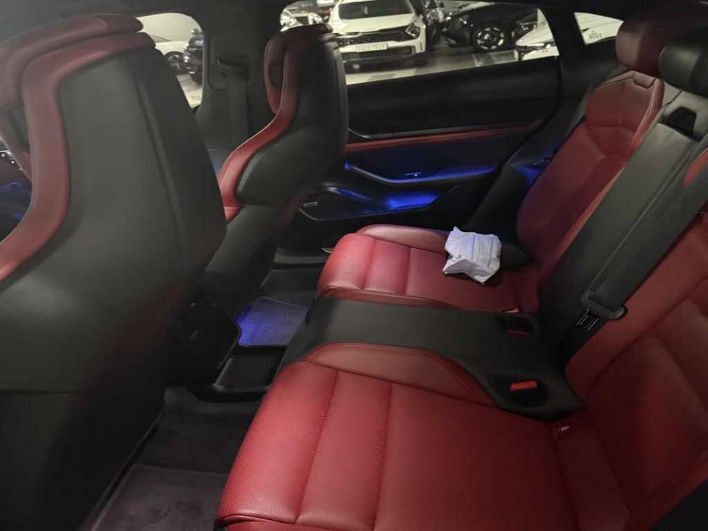 Porsche Taycan - Vista 5