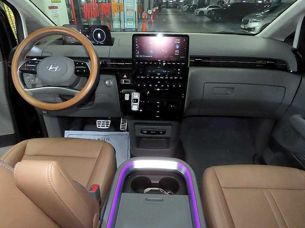 HYUNDAI Staria - Vista 10