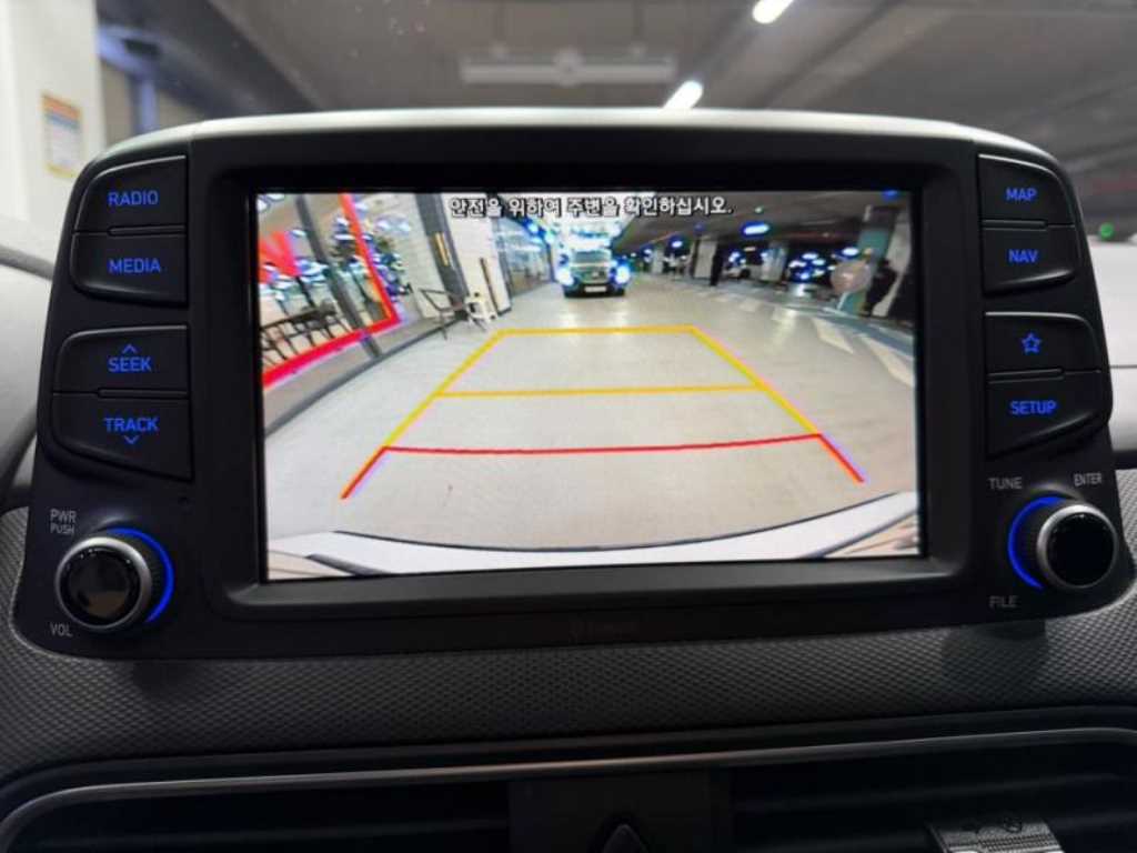 HYUNDAI Kona - Vista 10