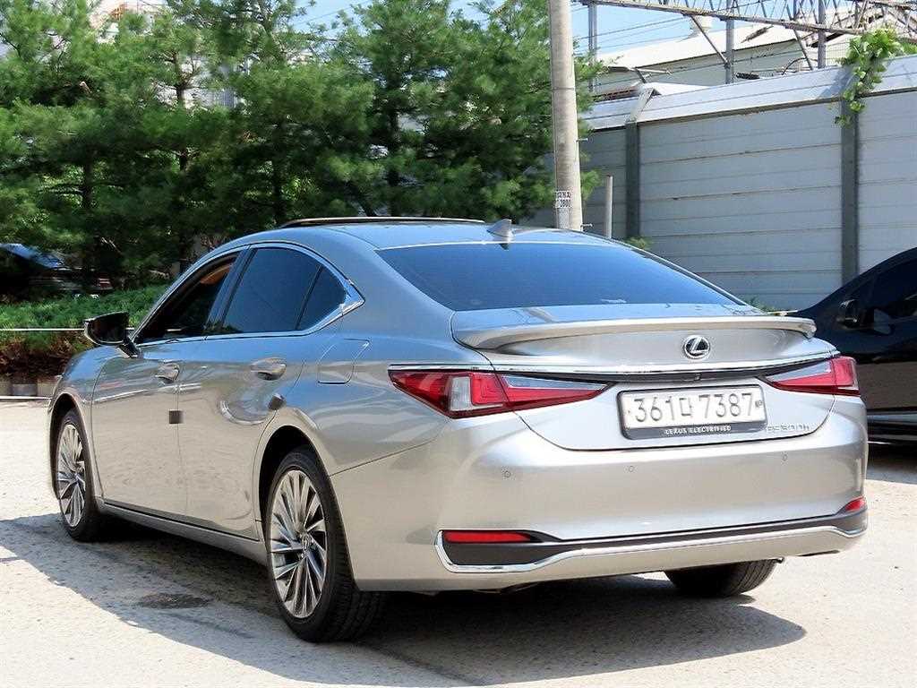 Lexus ES - Vista 3
