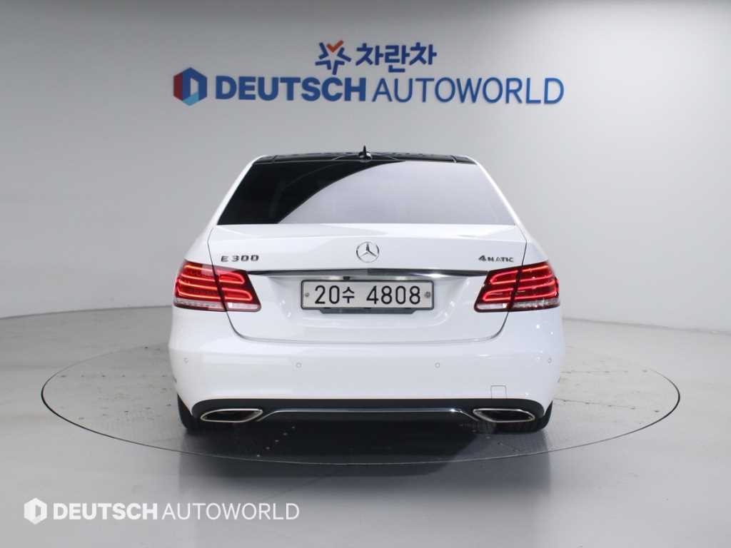 Mercedes Benz E class - Vista 4
