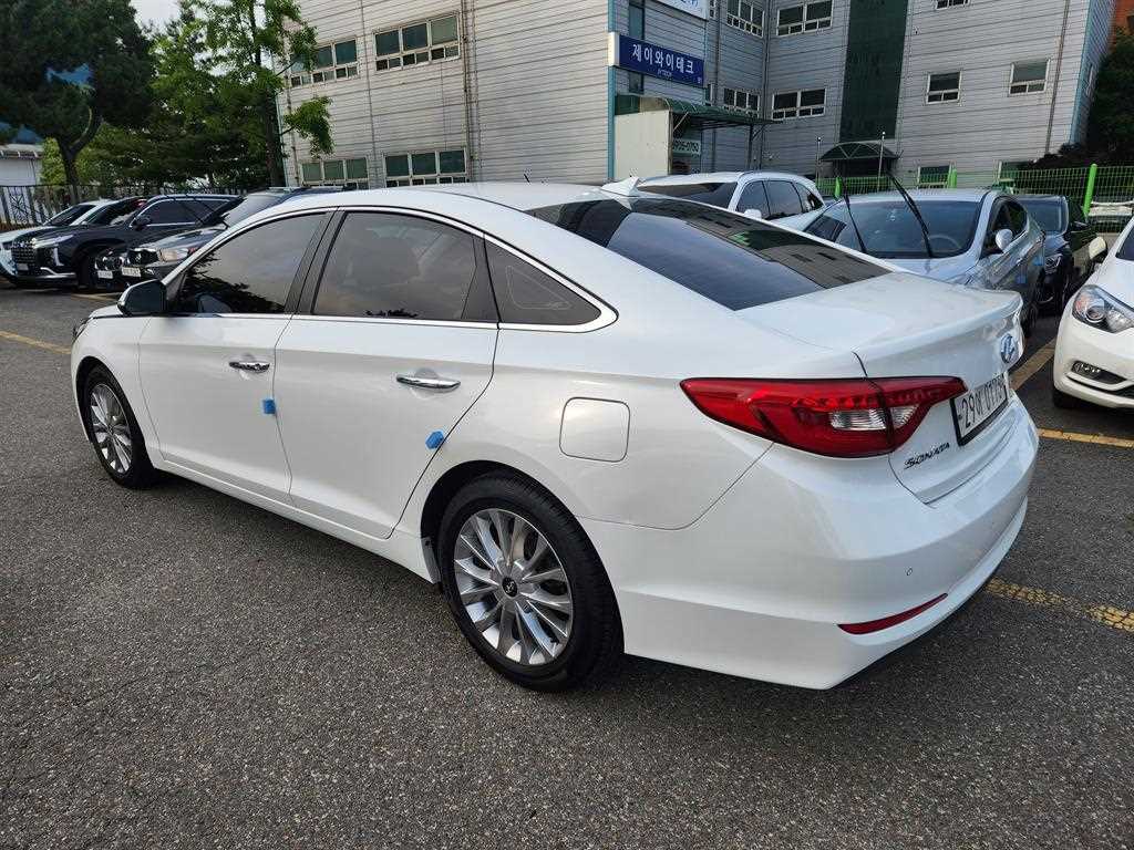 HYUNDAI Sonata - Vista 3