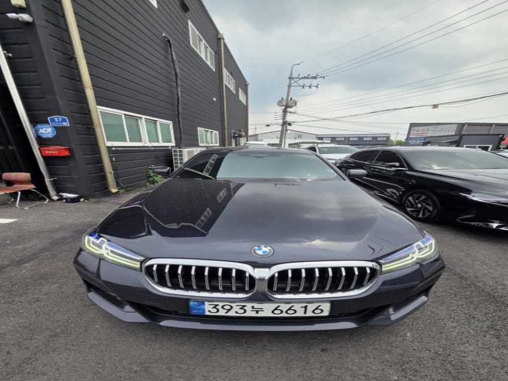 BMW 5 Series 2023 Negro - Importación desde Corea - HF Imports Iquique - Foto 1