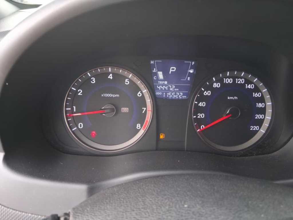 HYUNDAI Accent - Vista 10