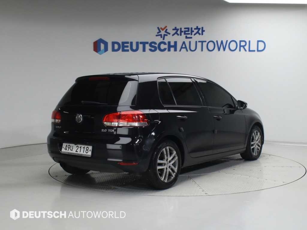 Volkswagen Golf - Vista 2