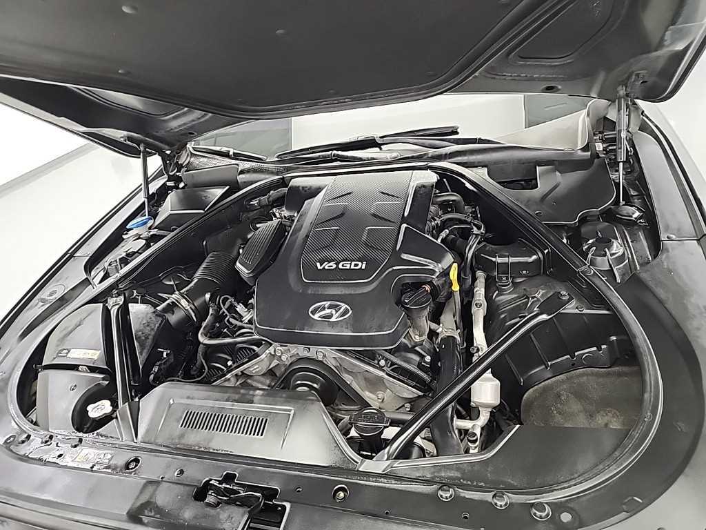 HYUNDAI Genesis - Vista 5
