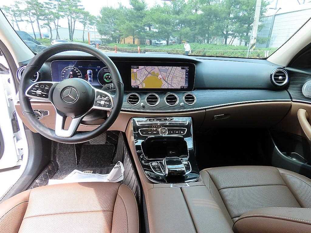 Mercedes Benz E class - Vista 7