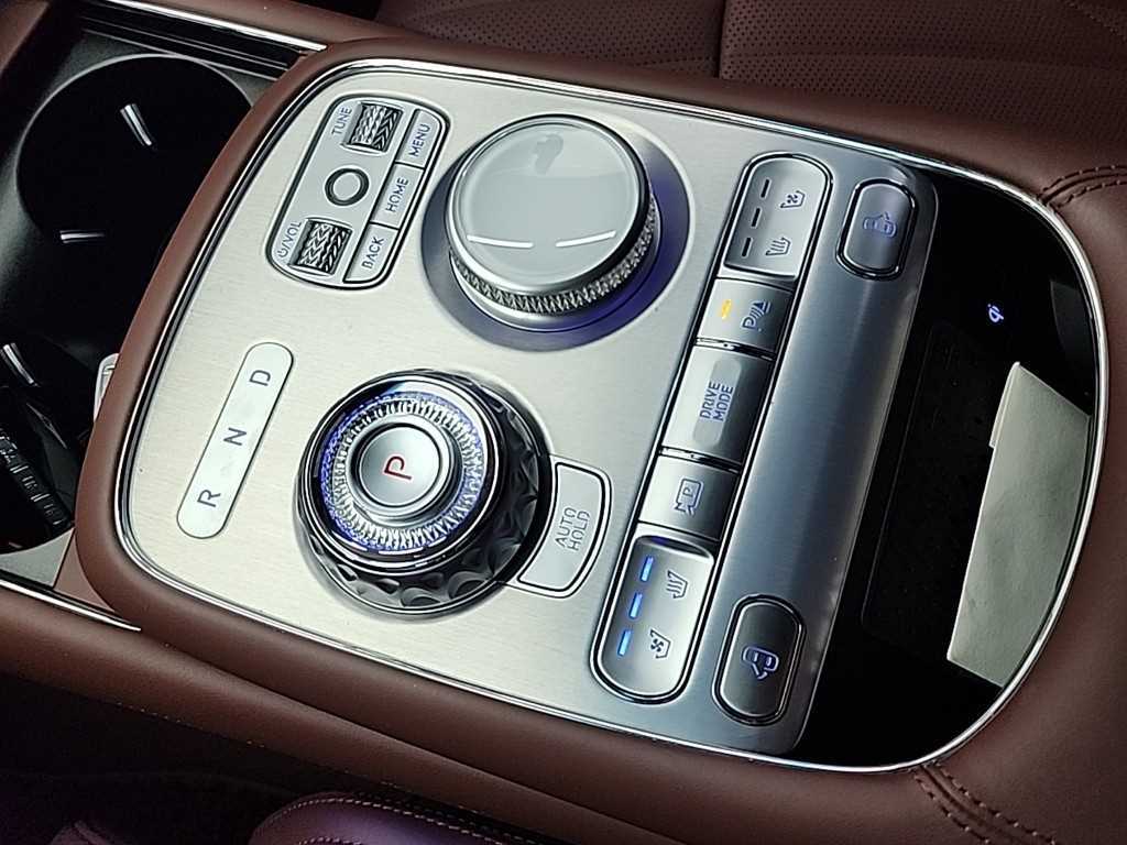 Genesis G90 - Vista 8