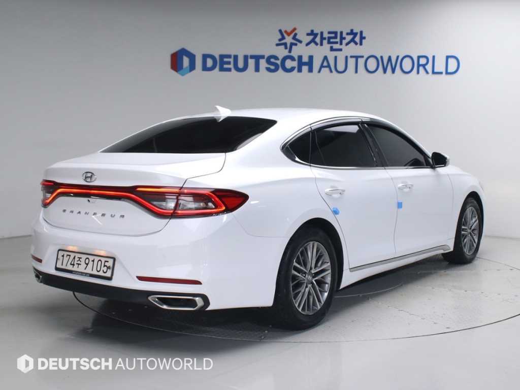 HYUNDAI Grandeur - Vista 2