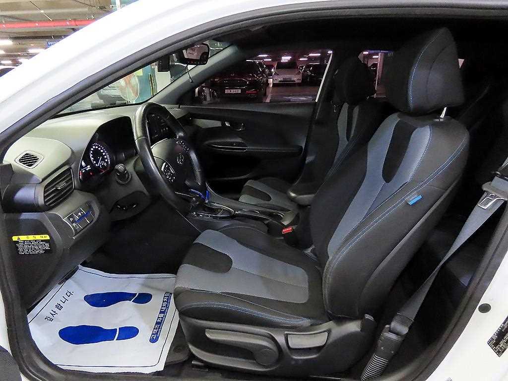 HYUNDAI Veloster - Vista 6
