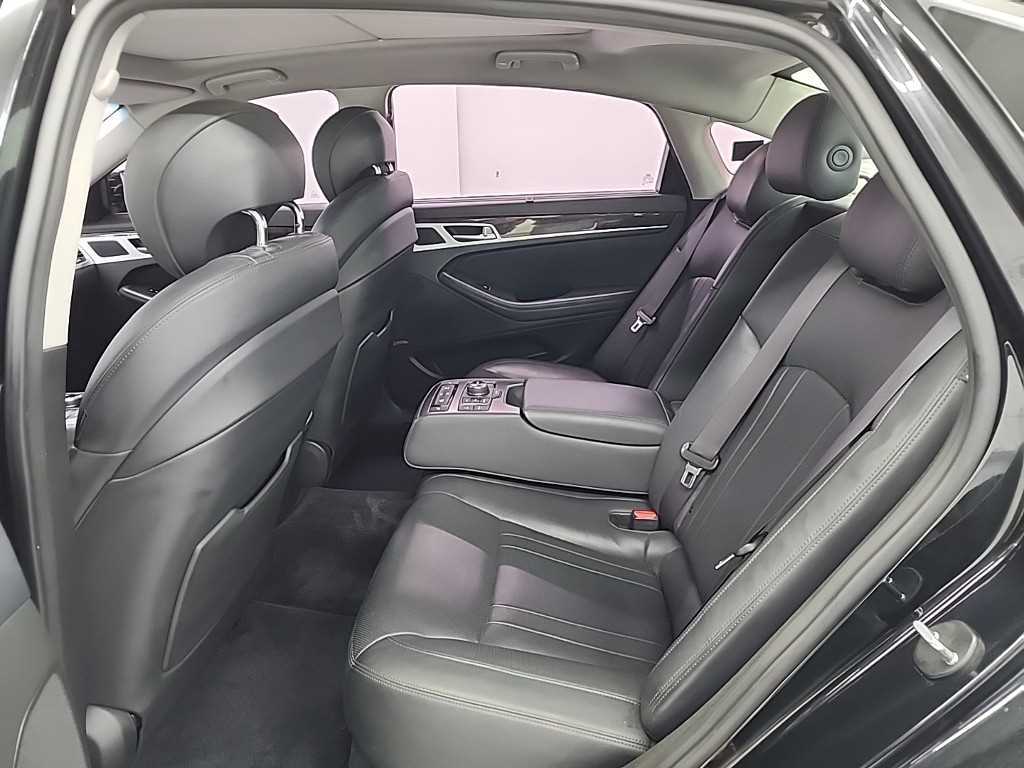 HYUNDAI Genesis - Vista 12