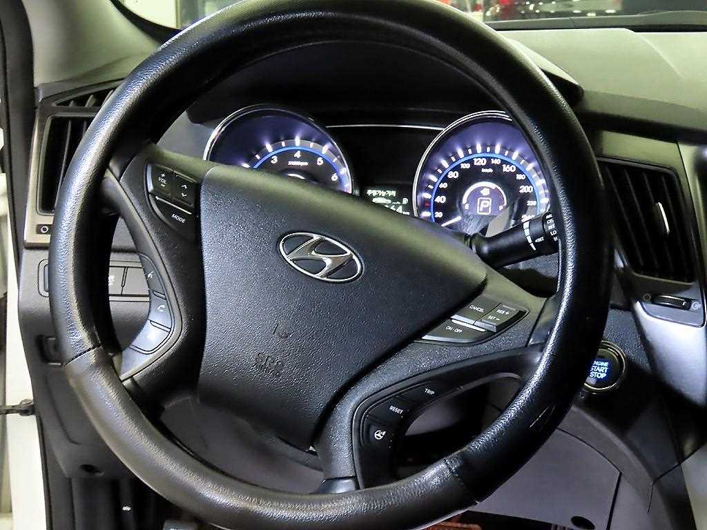 HYUNDAI Sonata - Vista 8