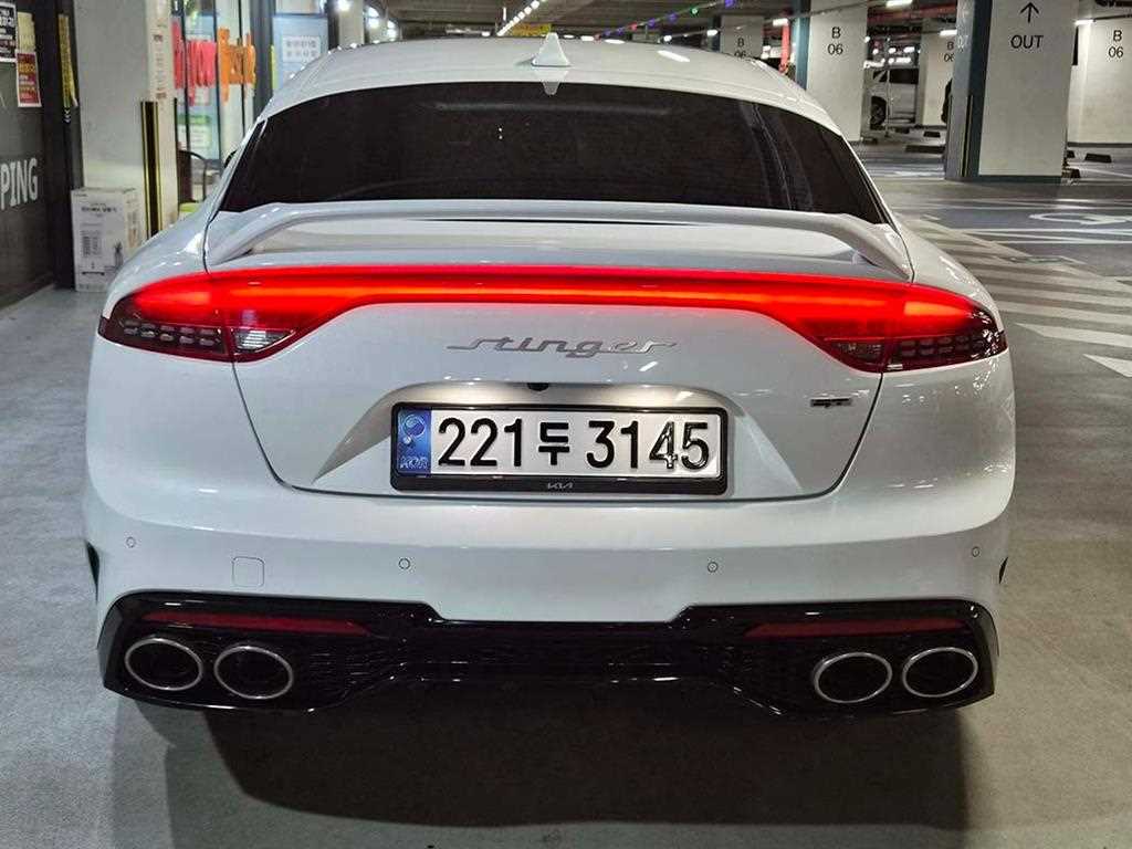KIA Stinger - Vista 5