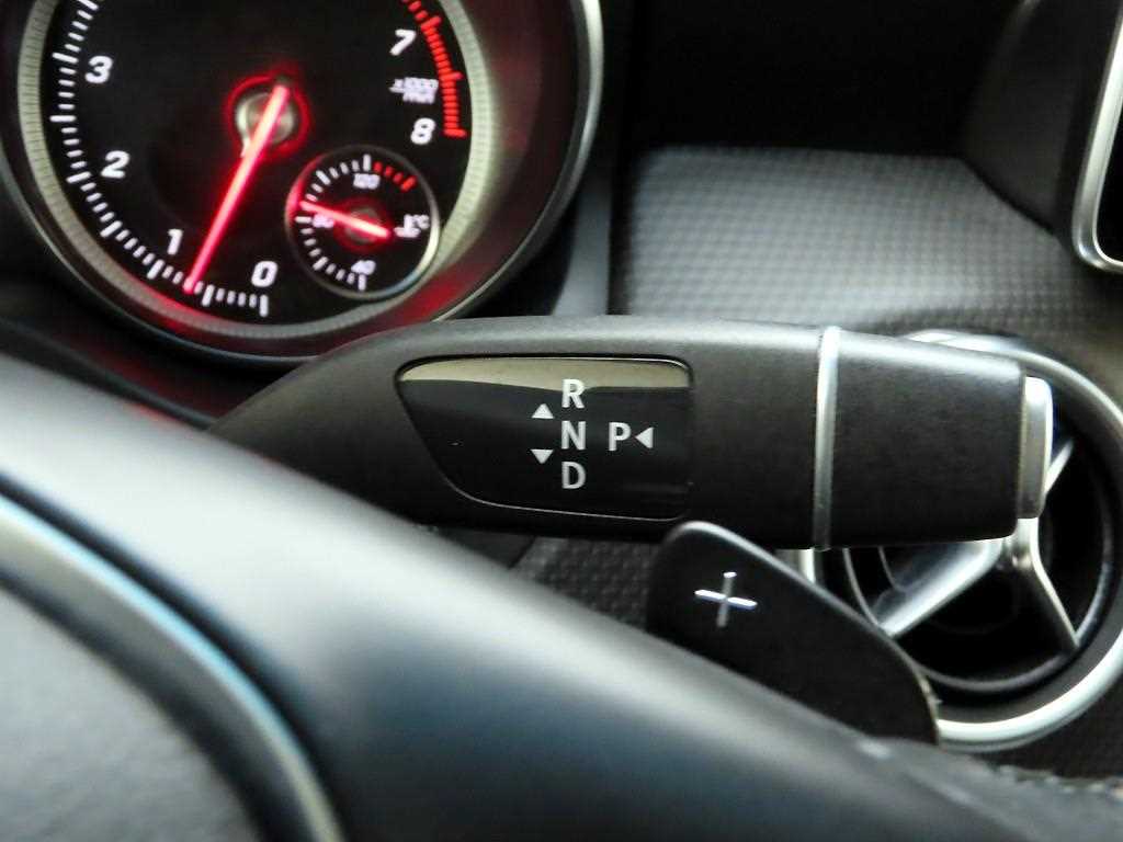 Mercedes Benz GLA Class - Vista 11