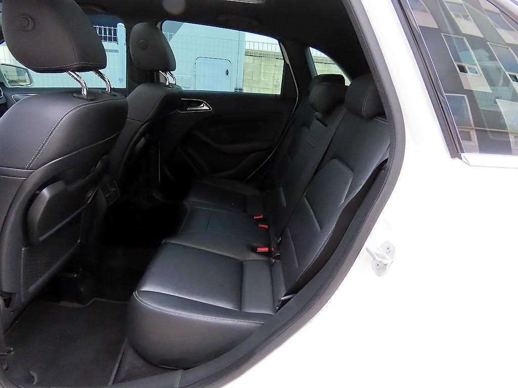 Mercedes Benz B Class (MY B) - Vista 6
