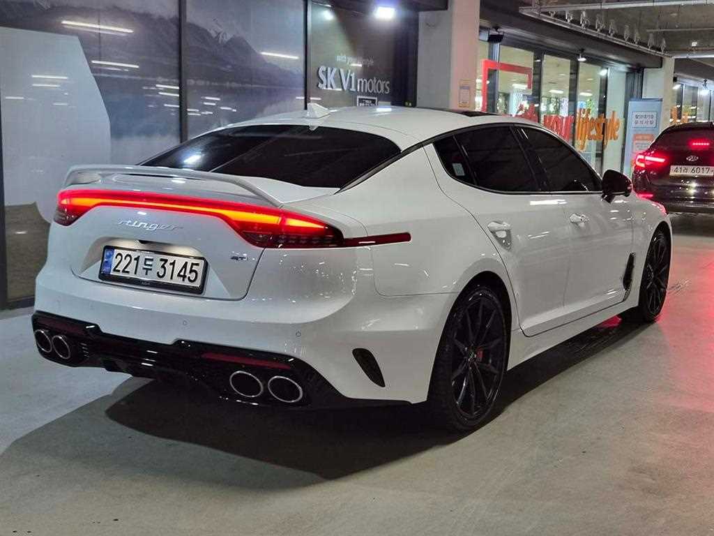 KIA Stinger - Vista 4