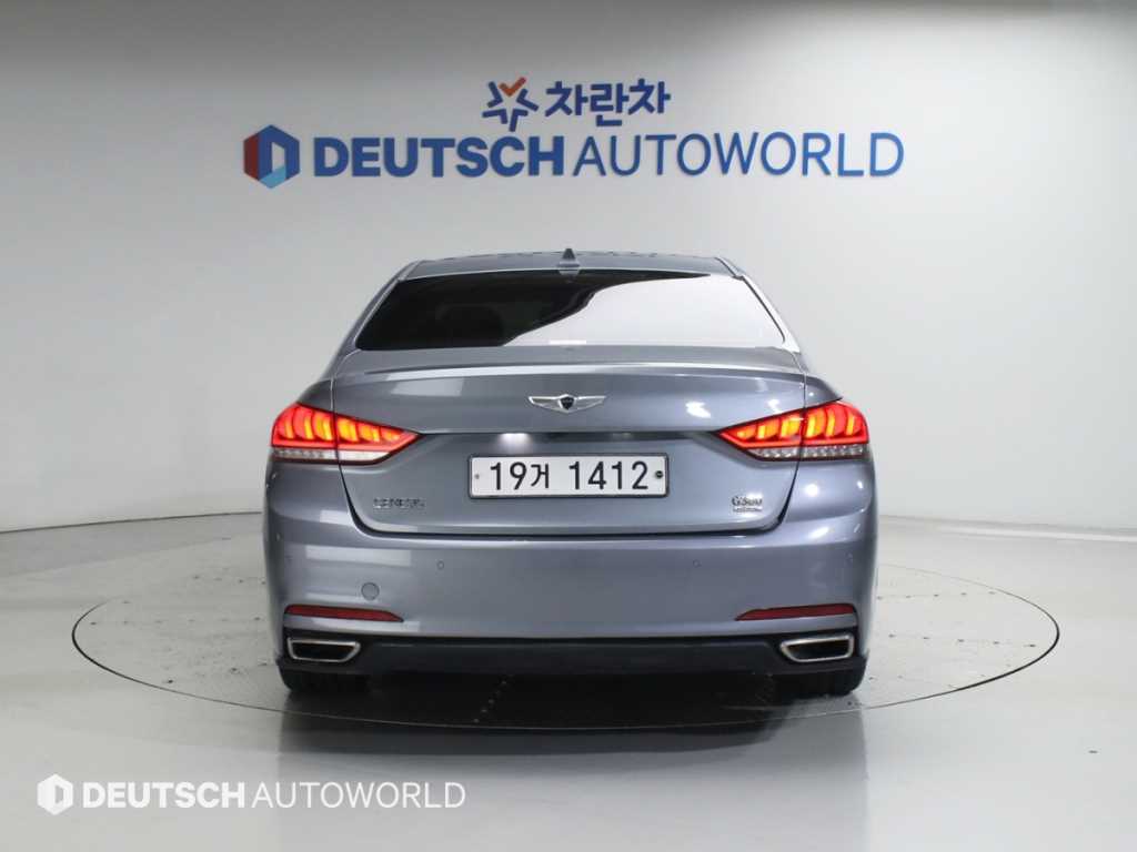 HYUNDAI Genesis - Vista 4