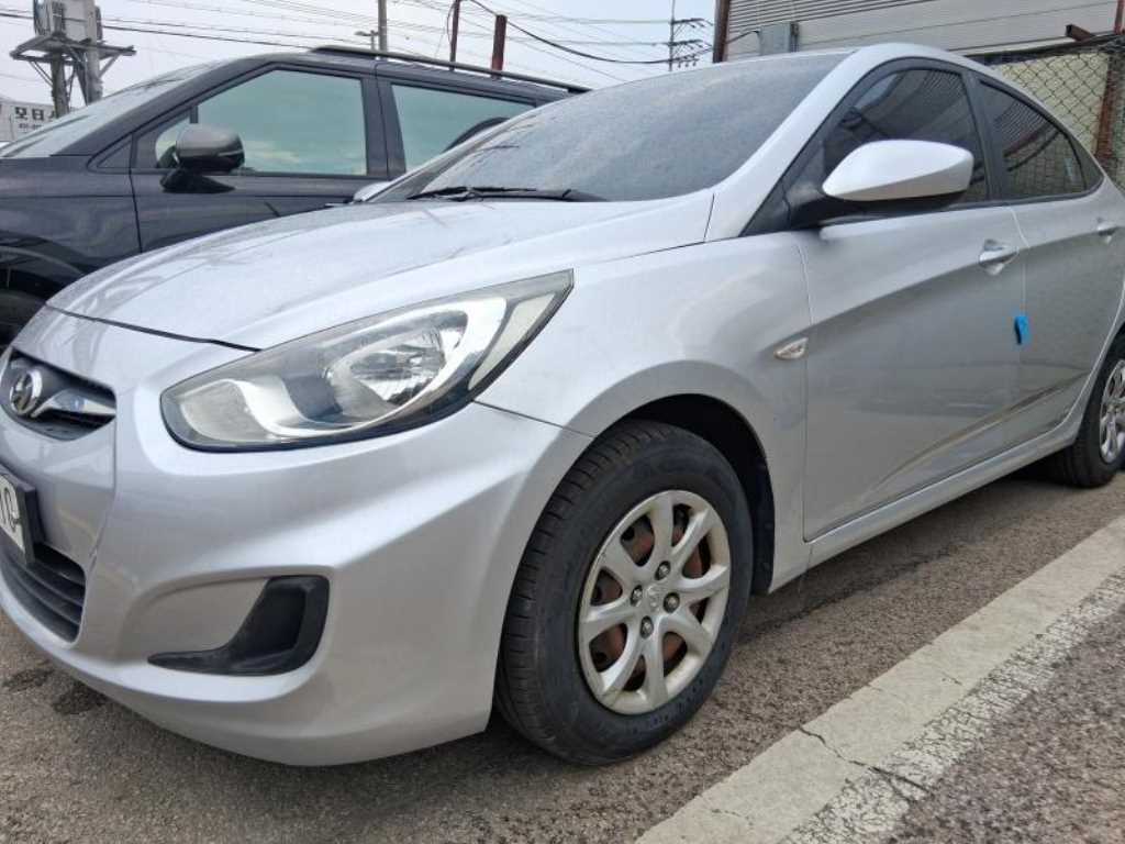 HYUNDAI Accent 2011 - Importación desde Corea - HF Imports Iquique - Foto 1