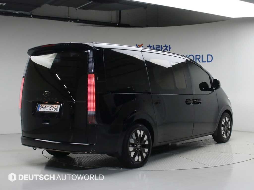 HYUNDAI Staria - Vista 2