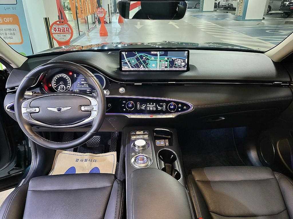 Genesis GV70 - Vista 6