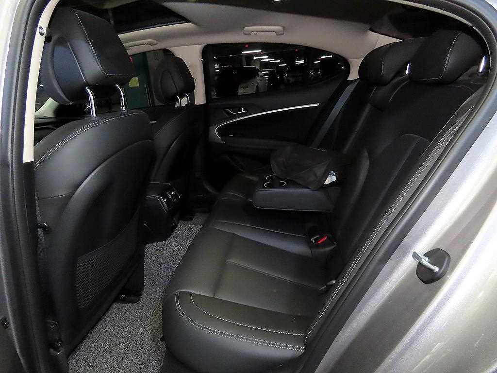 Genesis G70 - Vista 7