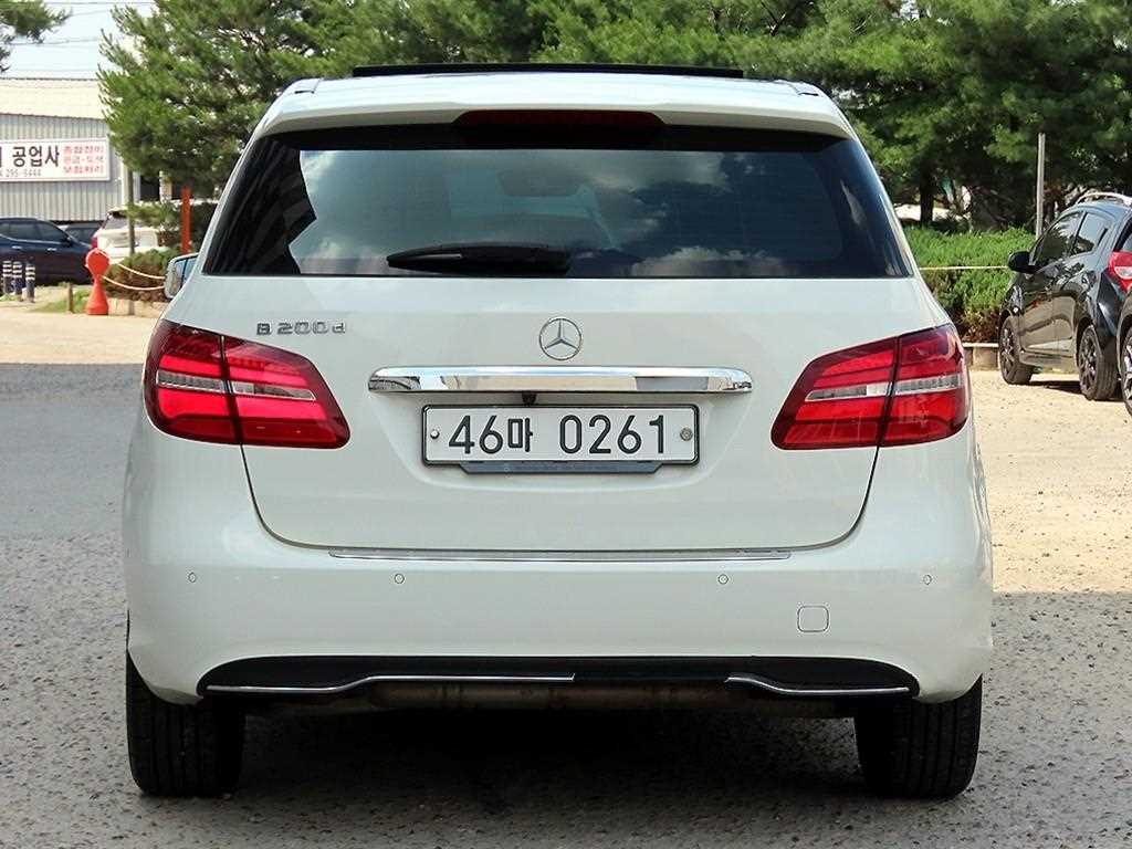 Mercedes Benz B Class (MY B) - Vista 4