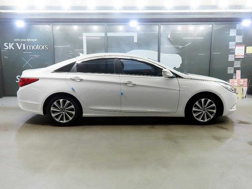 HYUNDAI Sonata - Vista 3