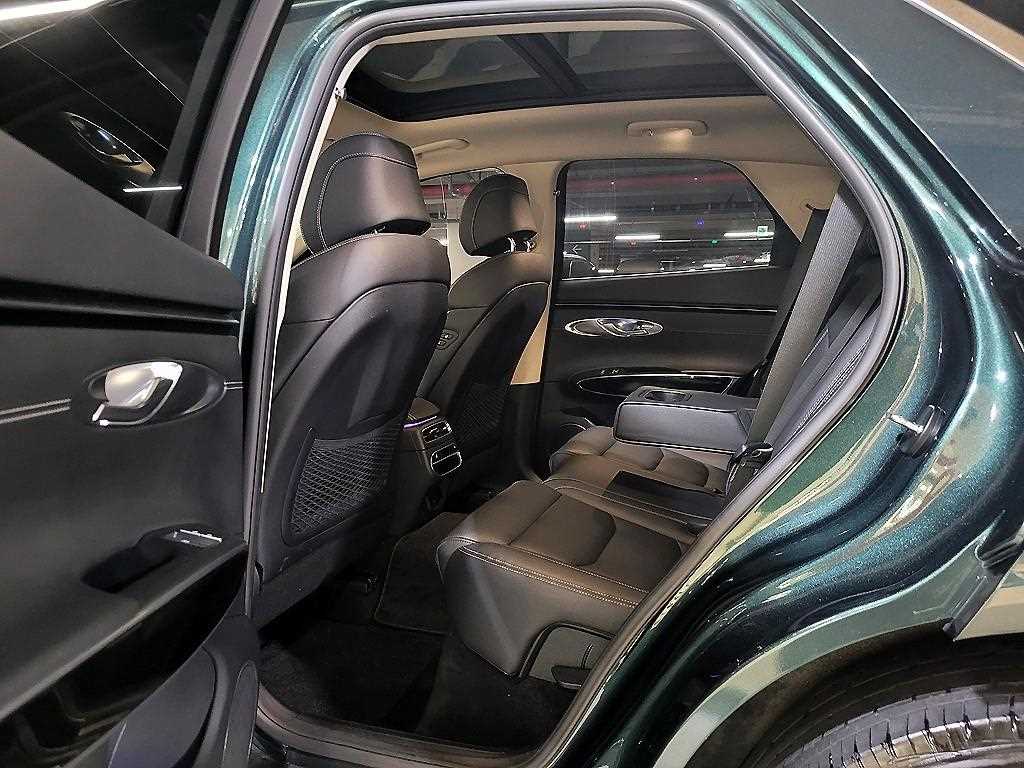 Genesis GV70 - Vista 8