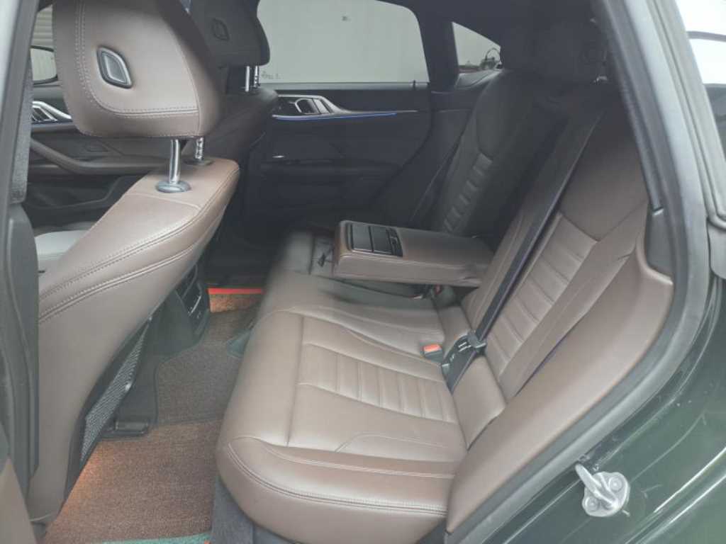 BMW i4 - Vista 10