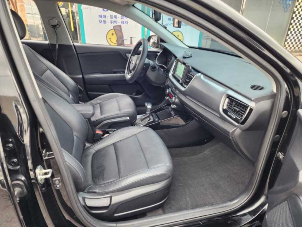 KIA Stonic 2018 Negro - Importación desde Corea - HF Imports Iquique - Foto 18