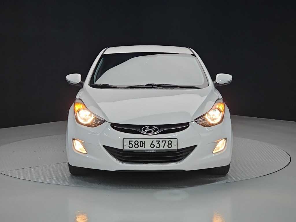 HYUNDAI Avante - Vista 2