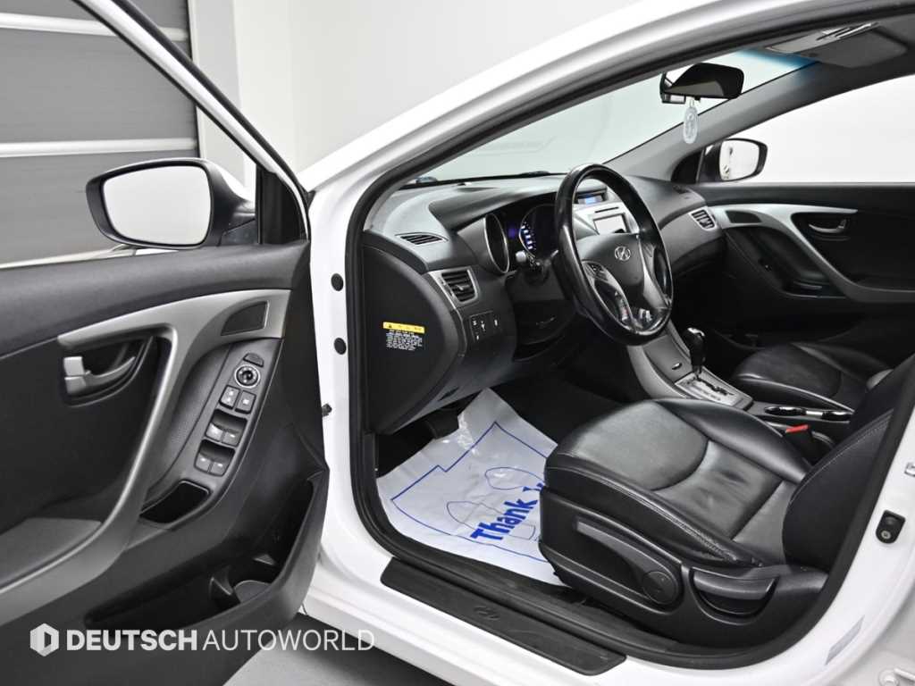 HYUNDAI Avante - Vista 11