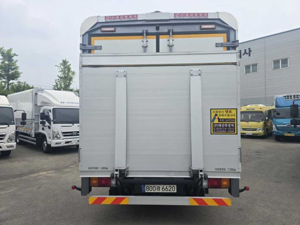 medium and large cargo truck - Vista 5