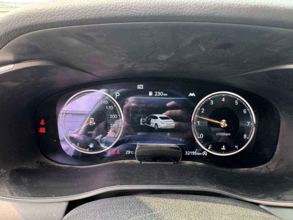 Genesis G70 - Vista 9