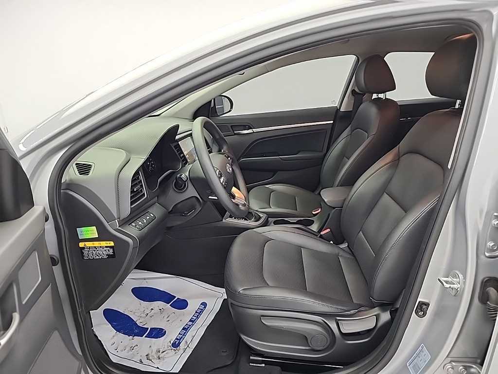 HYUNDAI Avante - Vista 11