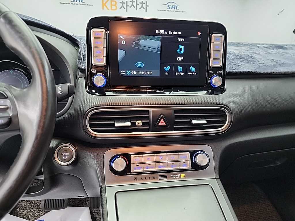 HYUNDAI Kona - Vista 10