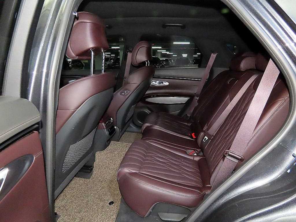 Genesis GV70 - Vista 7