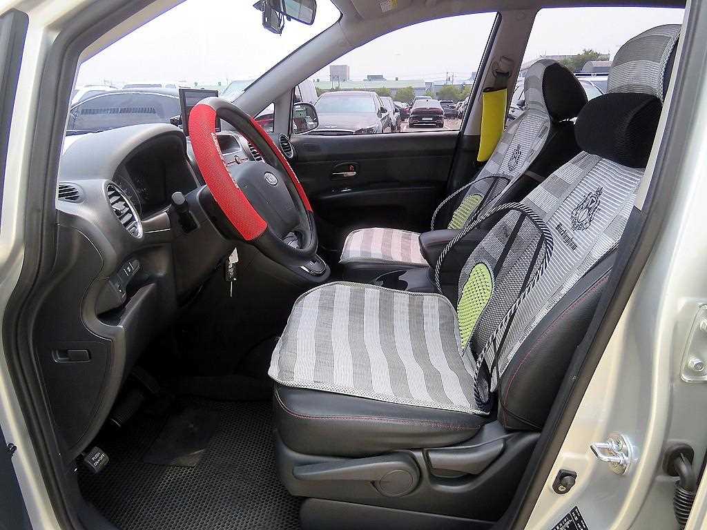 KIA Carens - Vista 6