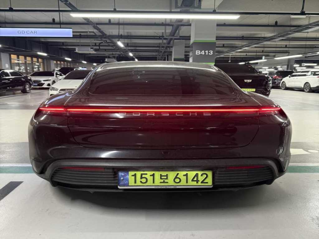 Porsche Taycan - Vista 3